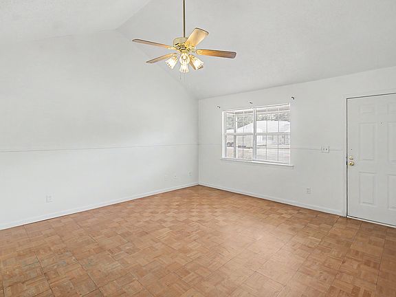 3rd image of 342 Sheila Dr