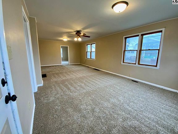 2nd image of 815 E Avenue A