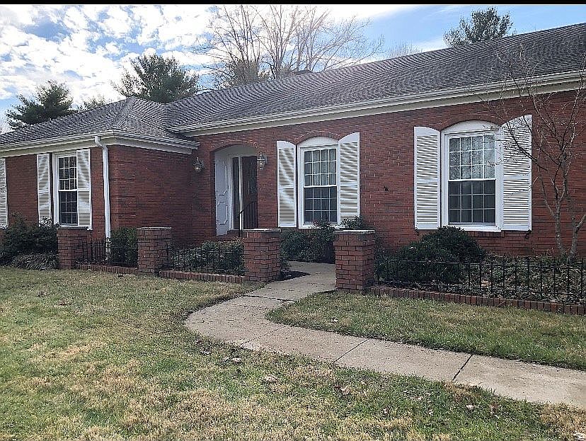 1st image of 6 Regents Park Ln