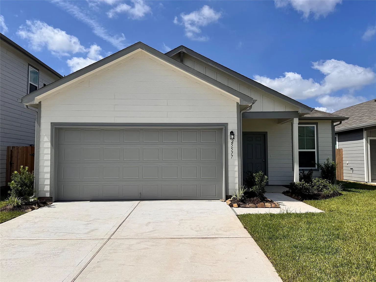 3 bed, 2.0 bath, 1408 sqft, $1,970 — Photo 1