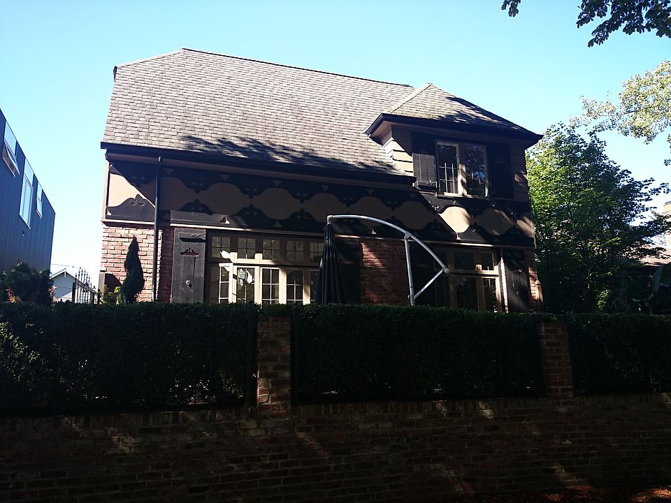 Building Photo 3