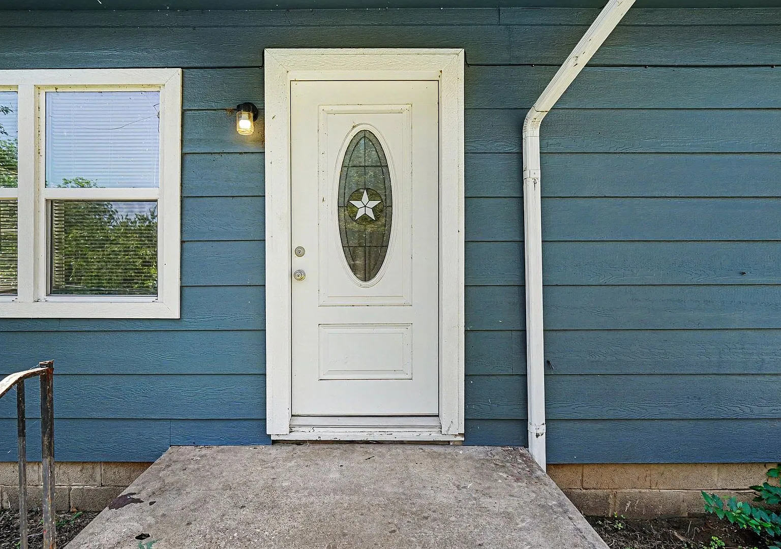 Cute, cozy, and full of charm! This well-maintained 2-bedroom, 1-bath home in Wichita Falls offer... — Photo 3