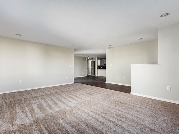 5th image of 115 E Charter Dr