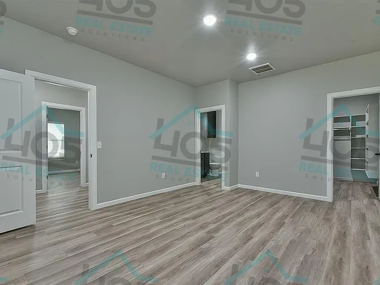 2811-2813 Josie — Photo 12
