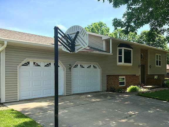 3rd image of 1821 N Hardy Dr