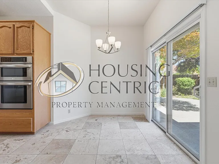 108 Pembury Way — Photo 15