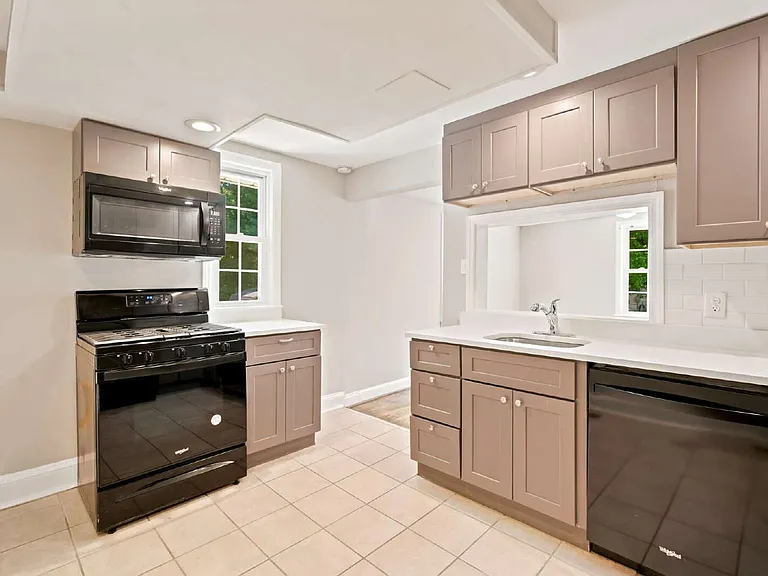 227 Frederick Ave — Photo 6