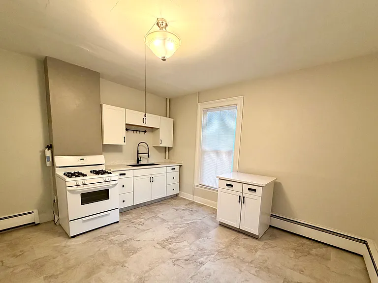 140 Lawrence St #1 — Photo 3