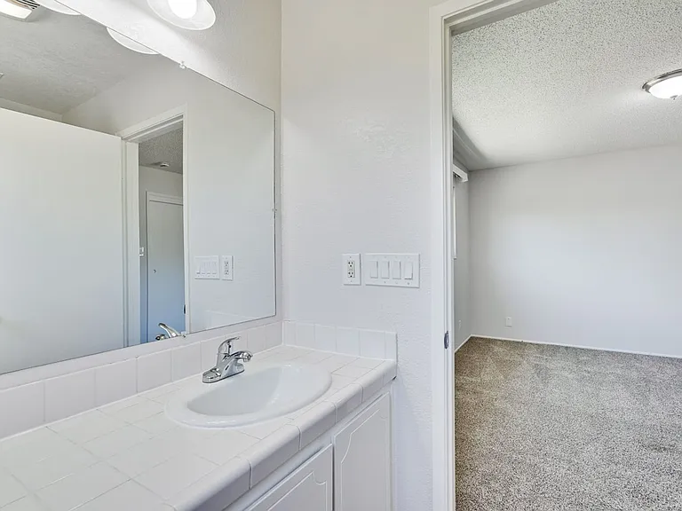 6063 Pineland Ave — Photo 39