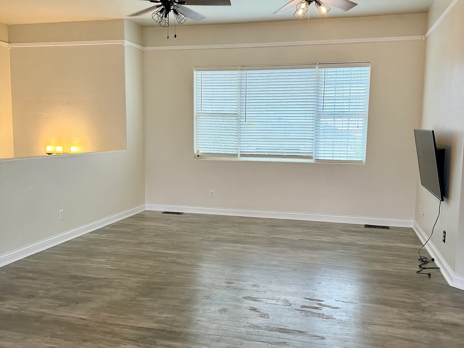 3 bed, 2.5 bath, 1973 sqft, $2,400 — Photo 3