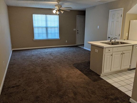 4th image of 2898 Florence Dr