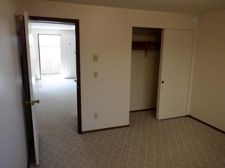 425 Pelly Ave N #2 — Photo 16