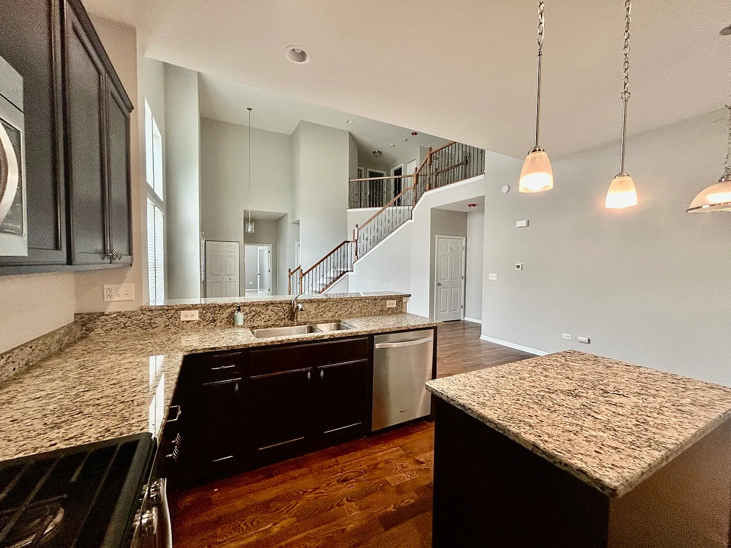 3 bed, 2.5 bath, 2137 sqft, $3,500 — Photo 4