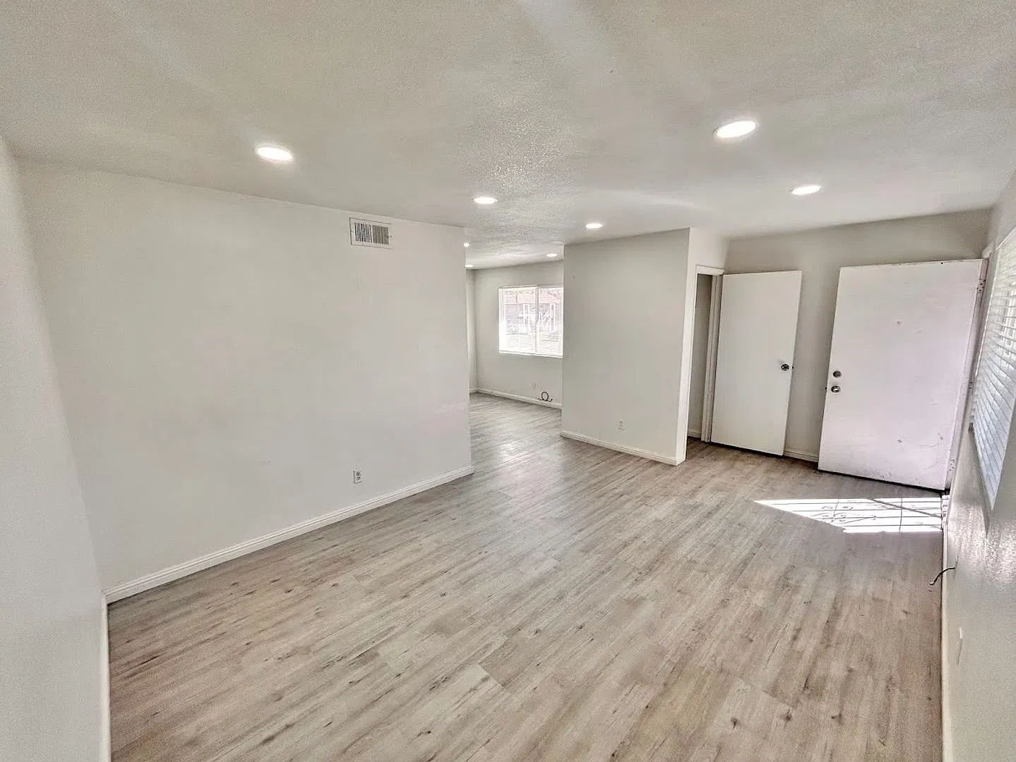 4225 Stewart Ave — Photo 3