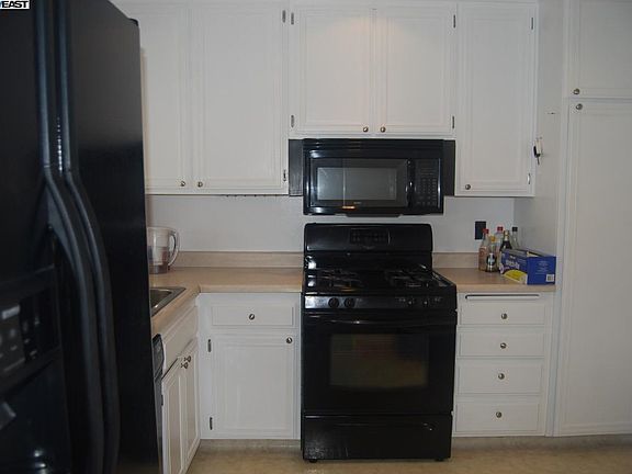 5th image of 97 Villa Dr