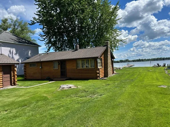 7925 N Shore Trl N, Forest Lake, MN 55025