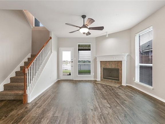 2nd image of 3128 Riverlakes Dr