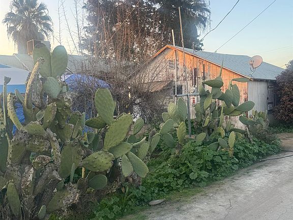 3rd image of 131 W 3rd St