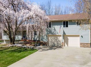 8660 Sargent Rd, Fowlerville, MI 48836