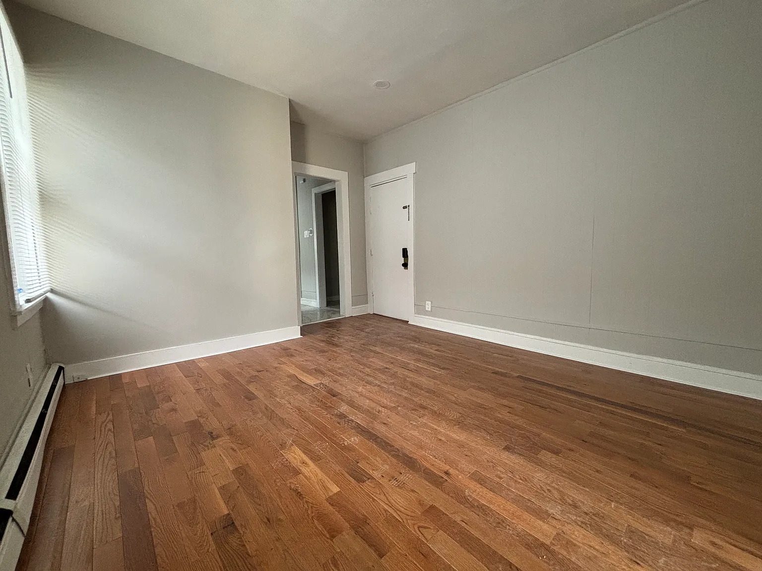 3 bed, 1100 sqft, $1,995 — Photo 4