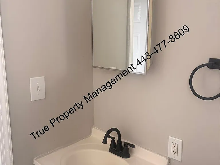 1722 N Monroe St — Photo 11