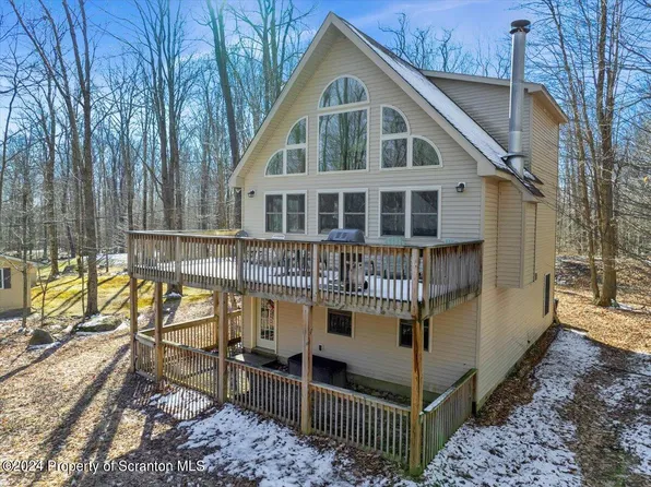 24 W Creek View Dr, Gouldsboro, PA 18424