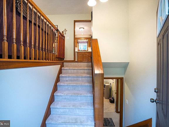 3rd image of 120 Edward Dr