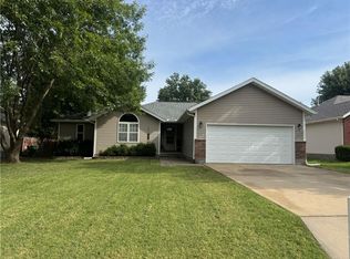 504 Valley View Dr, Frontenac, KS 66763