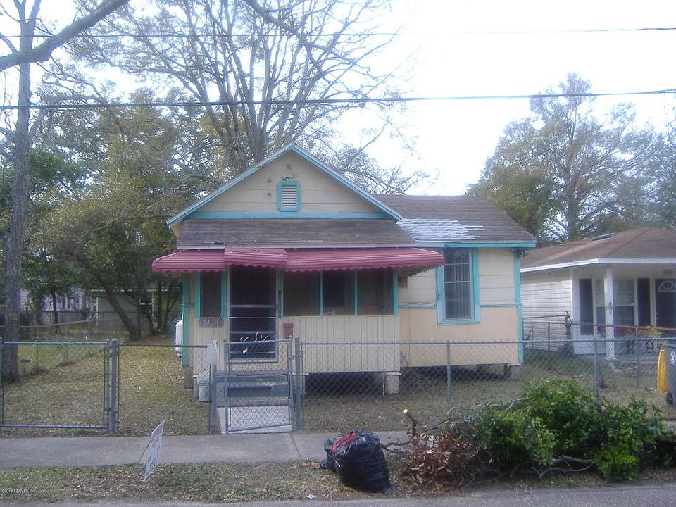 2nd image of 1228 Daniel St