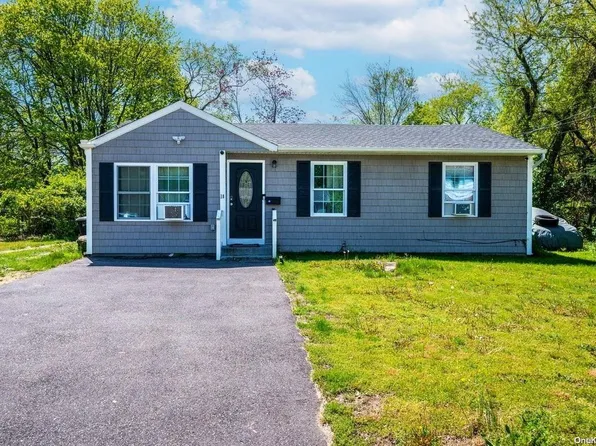 18 20th Avenue, Bay Shore, NY 11706