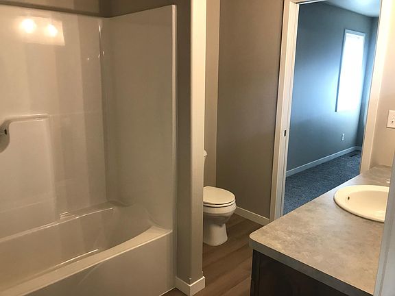 3rd image of 811 Cathy Dr