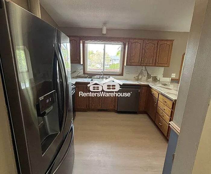 329 Alexander Ct — Photo 4