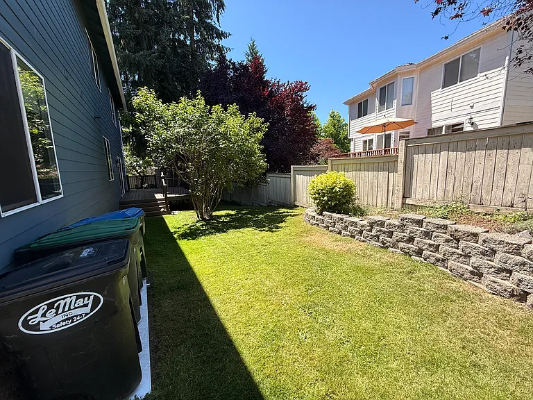 Vancouver Dr NE — Photo 24