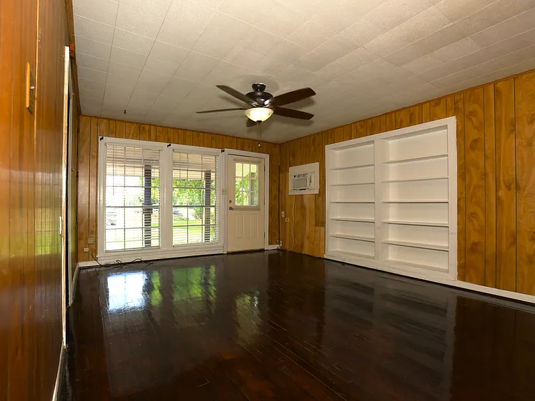 302 Circle Way St — Photo 4