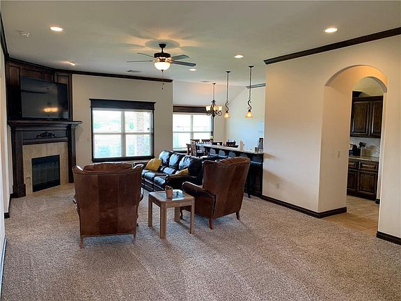 4th image of 2103 Oakville Pl