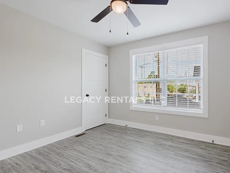 326 Elm St — Photo 10