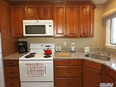 24 Peachtree Ln, Levittown, NY, 11756
