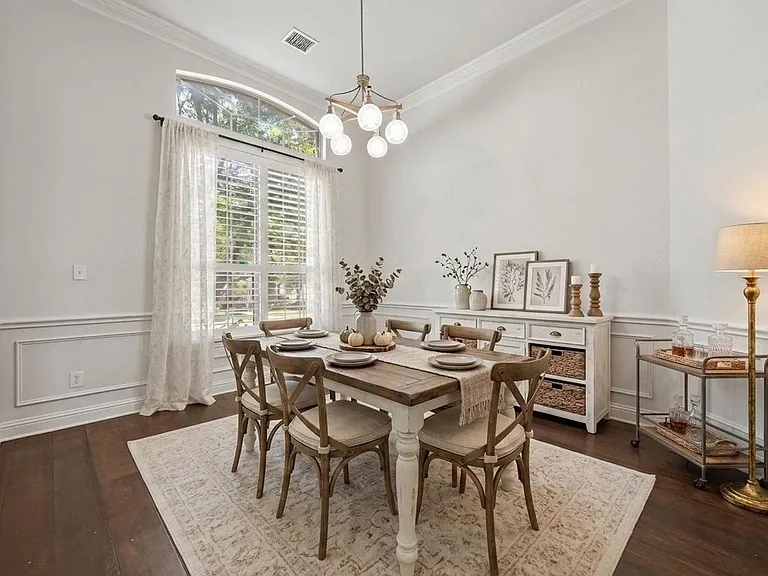 2237 Homestead Ln — Photo 4