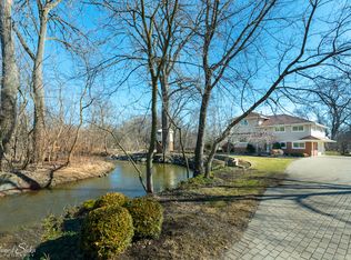 345 Hoxie Ave, Elgin, IL 60123