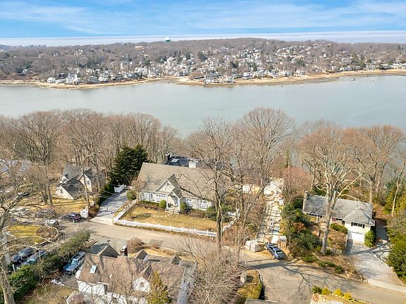 2nd image of 784 Connecticut View Dr