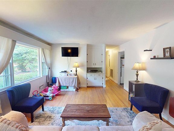 3rd image of 1640 Baywood Cir