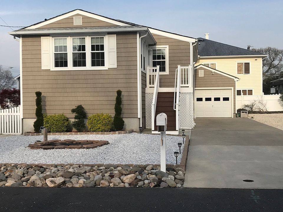 1st image of 13 Pinecrest Dr
