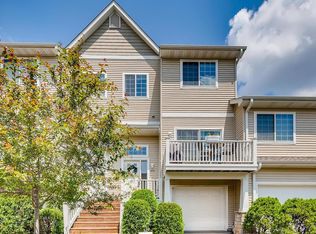 492 Willoughby Way W, Minnetonka, MN 55305