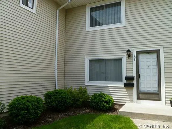 651 Eastbrooke Ln, Rochester, NY 14618