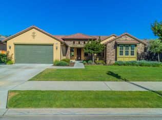 1537 Whiteash Ave, Clovis, CA