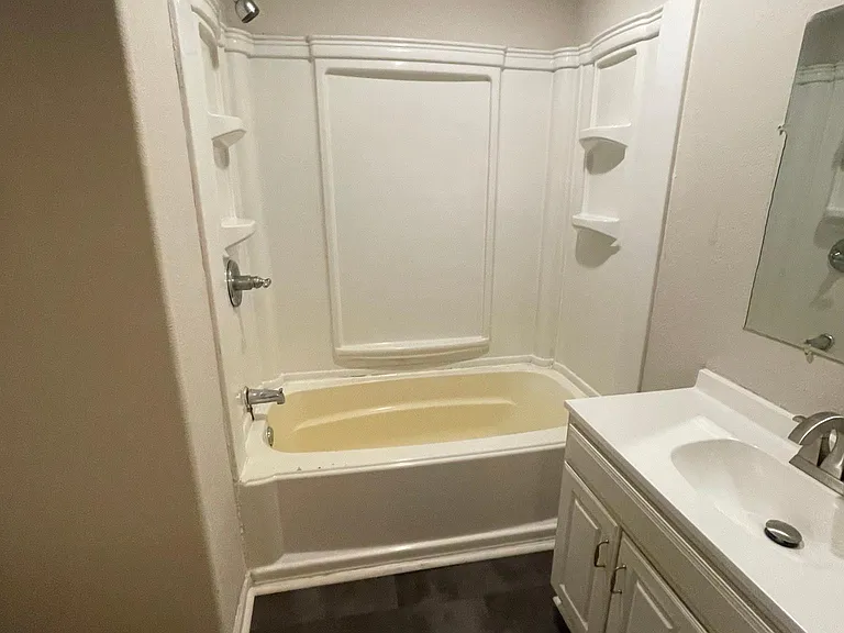 1102 Poplar Ave — Photo 11