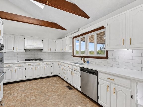 2nd image of 1 Mountain View Ct