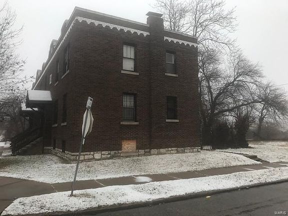 3rd image of 3601 Clarence Ave N