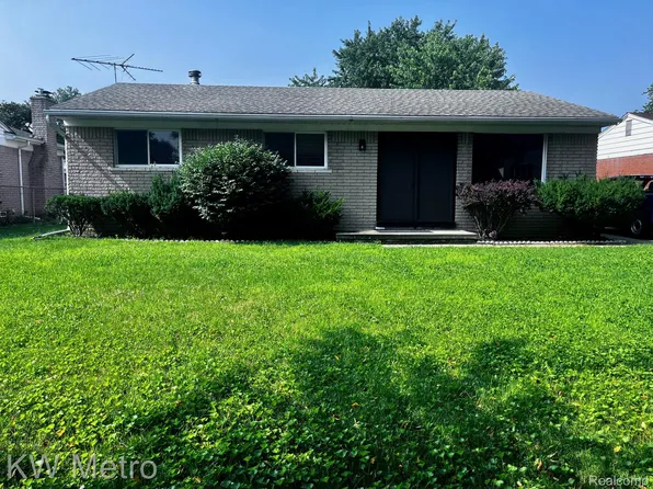 25132 Pamela St, Taylor, MI 48180