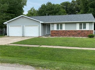 2008 McKinley Ave, Charleston, IL 61920